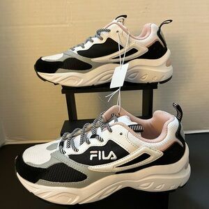 FILA Women's Recollector Athletic Shoes 
Women’s Size-6